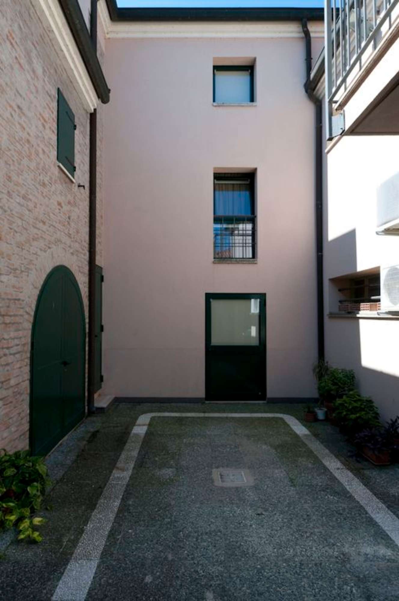 Goro, Teatro Comunale R. Ricci, esterno (Foto Andrea Scardova, IBC), 2014